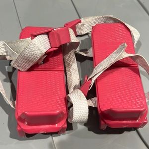 Adjustable like new strap on double ice skates